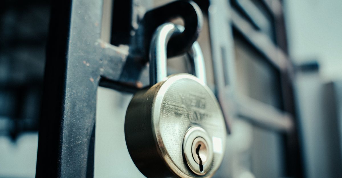 locksmith service technician — Santa Locksmiths