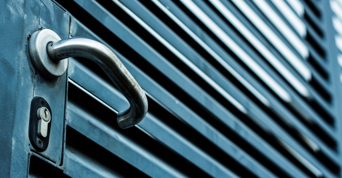 locksmith service technician — Santa Locksmiths